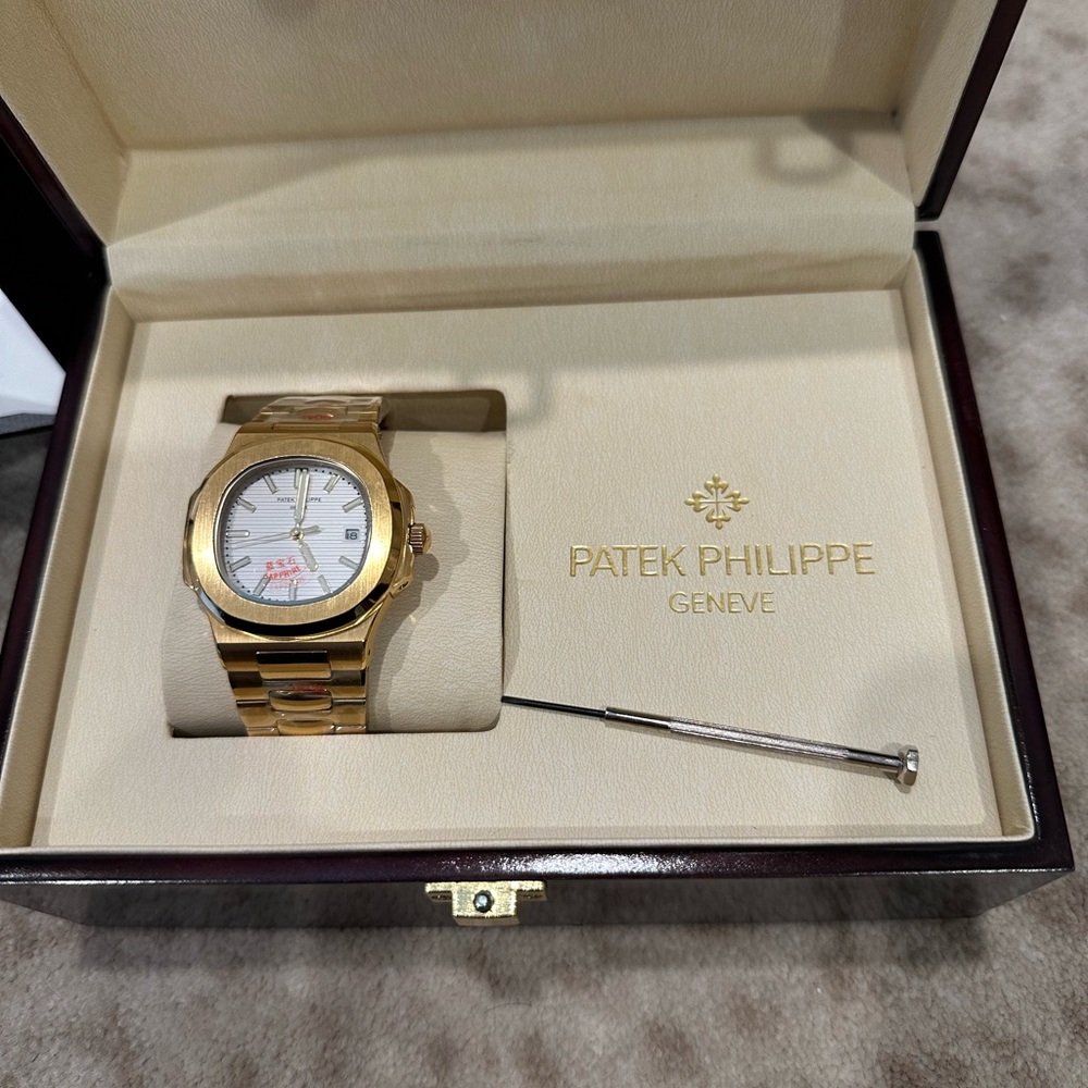 Gold and White Luxury Watch with Elegant Design